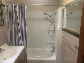 Towels, soap, toilet paper - Be At Home Away From Home (Welland)