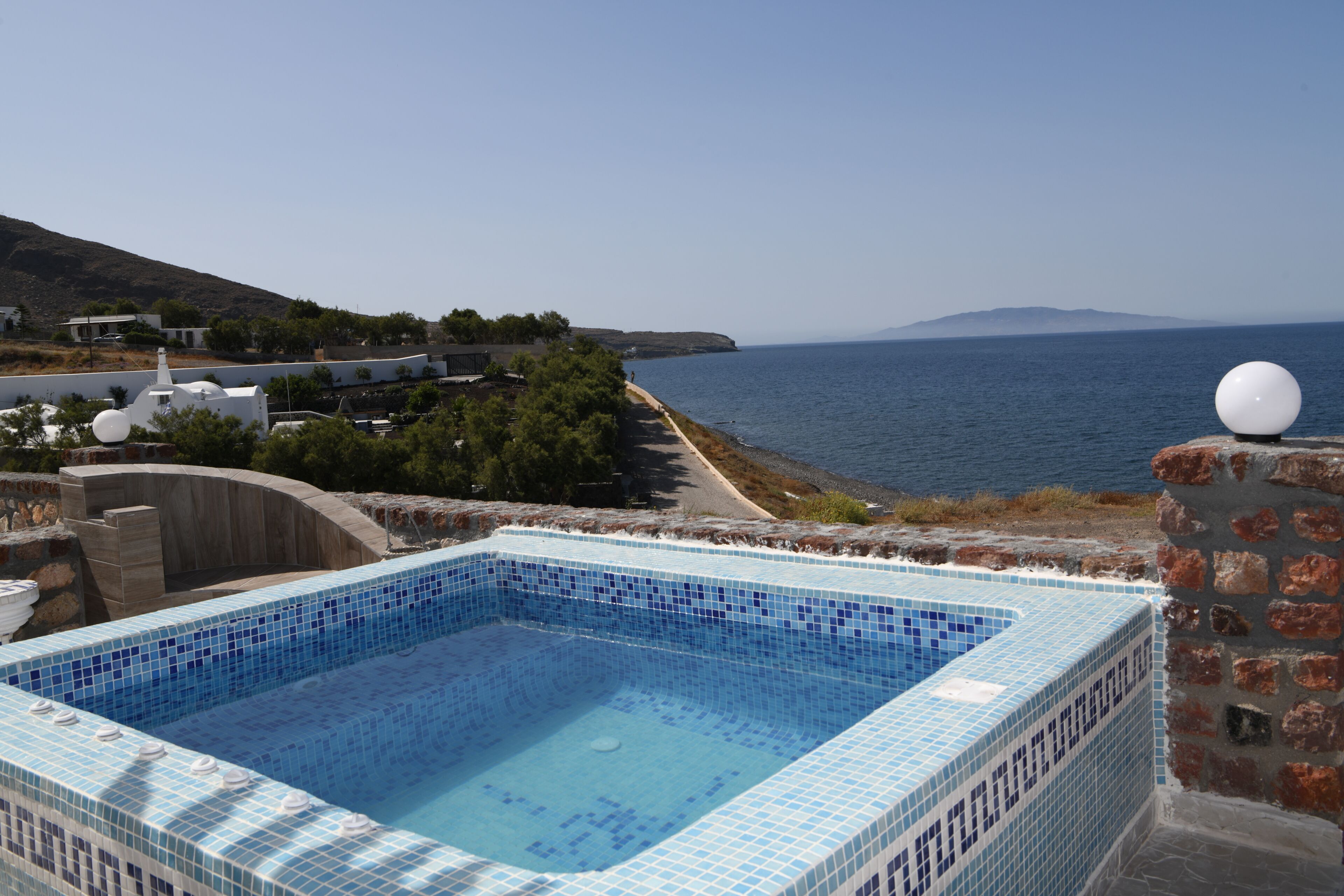 Luxury Seaside Suite with Sea View and Outdoor Jetted Tub | Bañera de hidromasaje