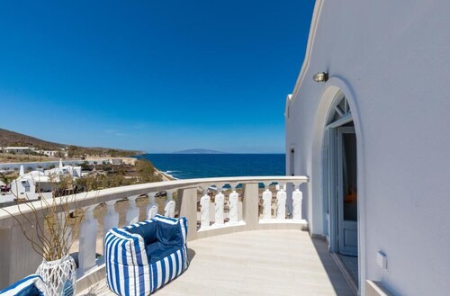 Starlight Luxury Seaside Villa & Suites