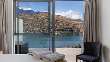 4 bedrooms, desk, iron/ironing board, free WiFi
