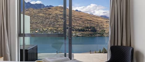 4 bedrooms, desk, iron/ironing board, free WiFi