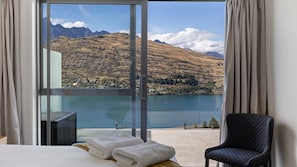 4 bedrooms, desk, iron/ironing board, free WiFi