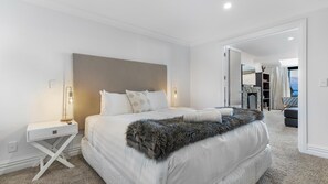 3 bedrooms, desk, iron/ironing board, free WiFi