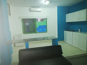 Cookware/dishes/utensils