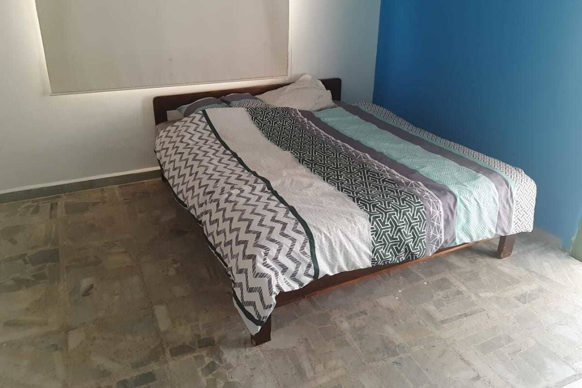 Chalet | Hypo-allergenic bedding available, down comforters, in-room safe