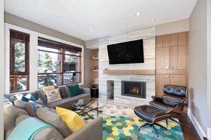 Téléviseur, foyer, bureau