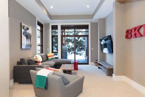 Téléviseur, foyer, bureau