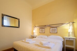 3 bedrooms, iron/ironing board, WiFi, bed sheets - A beautiful apartment a stone's throw from Piazza Pitti by Mmega (Firenze)