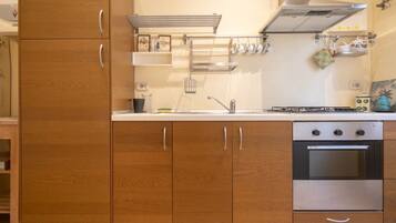 KĂŒhlschrank, Ofen, Herdplatte, Toaster