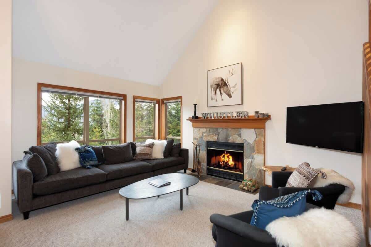 TV, fireplace, offices