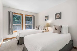 3 chambres, fer et planche à repasser, Wi-Fi, literie fournie