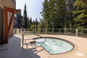 Baignoire à remous extérieure