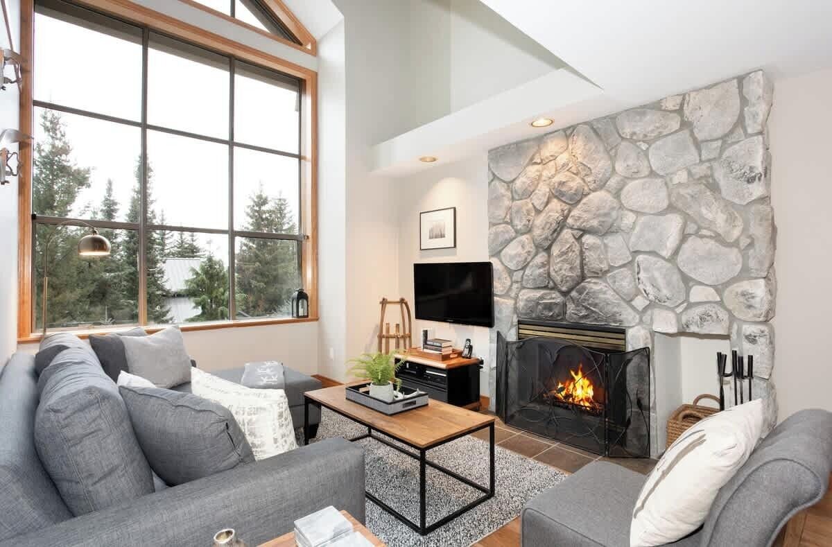 TV, fireplace, offices