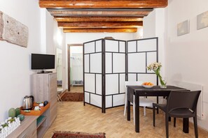 Dining - Modern 30 sqm studio located on the ground floor of a characteristic period building with NO elevator. We are in the heart of the historic centre, just a few steps from the Cathedral and the main monuments of the city, in a lively area full of restaurant (Palermo)