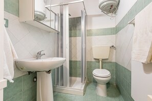 Shower, hair dryer - Modern 30 sqm studio located on the ground floor of a characteristic period building with NO elevator. We are in the heart of the historic centre, just a few steps from the Cathedral and the main monuments of the city, in a lively area full of restaurant (Palermo)