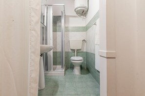 Douche, sèche-cheveux