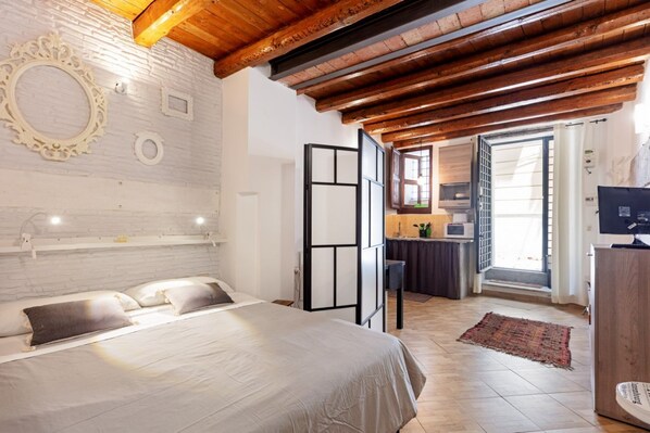 Iron/ironing board, WiFi, bed sheets