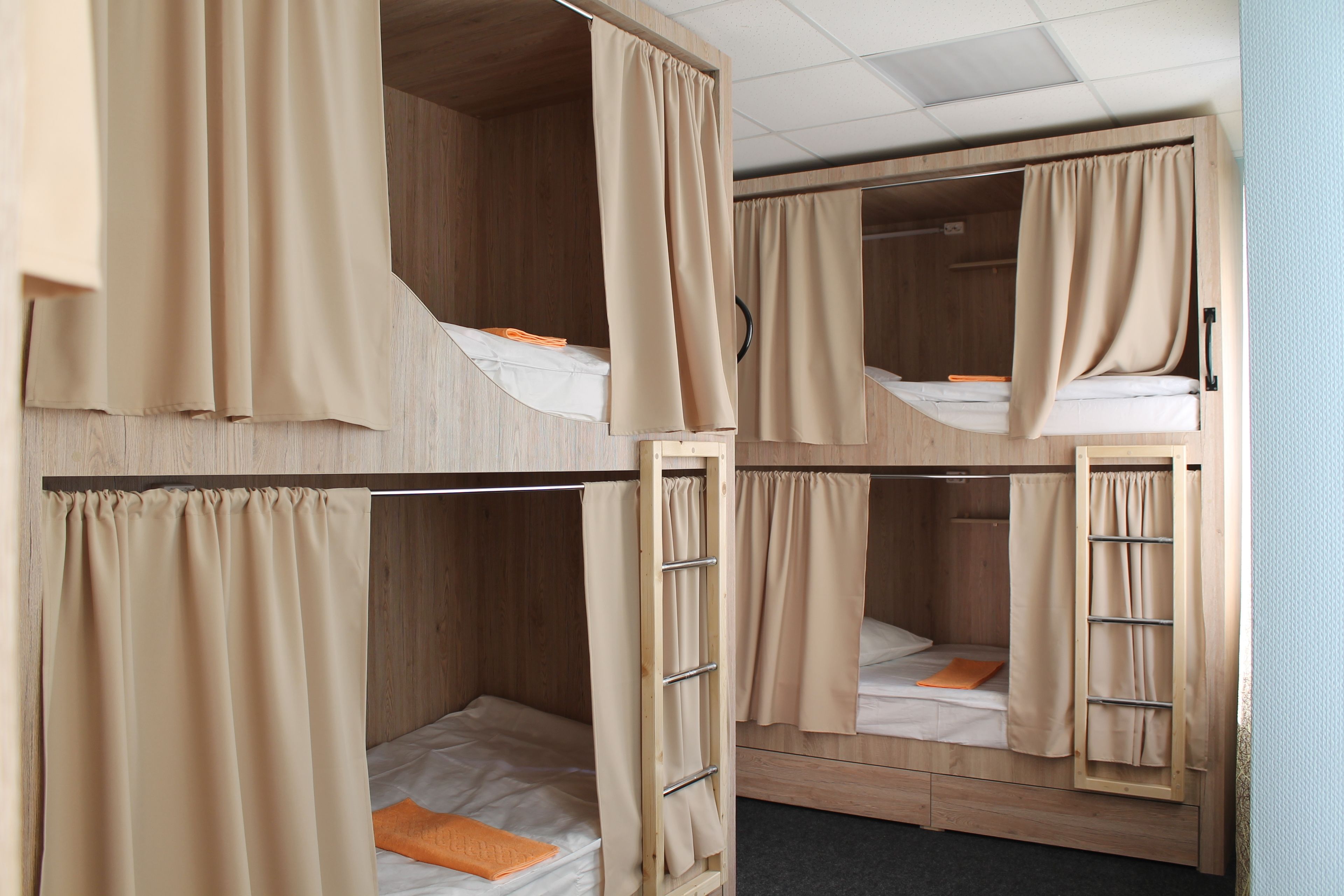 Economy-fællessovesal - kun mænd - havudsigt | Pengeskab på værelset, strygejern/strygebræt, gratis Wi-Fi, sengetøj