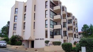 A multi-story building with a flat facade, balconies on the upper floors, and a sign reading "CAP SUD". - CAP SUD residence- Flat for 3 persons close to marina (CAPBRETON)