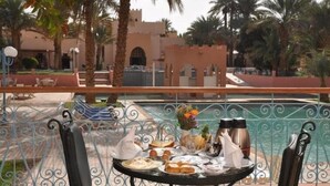Desayuno buffet todos los días (con cargo)