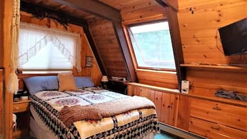 3 bedrooms, desk, WiFi, bed sheets