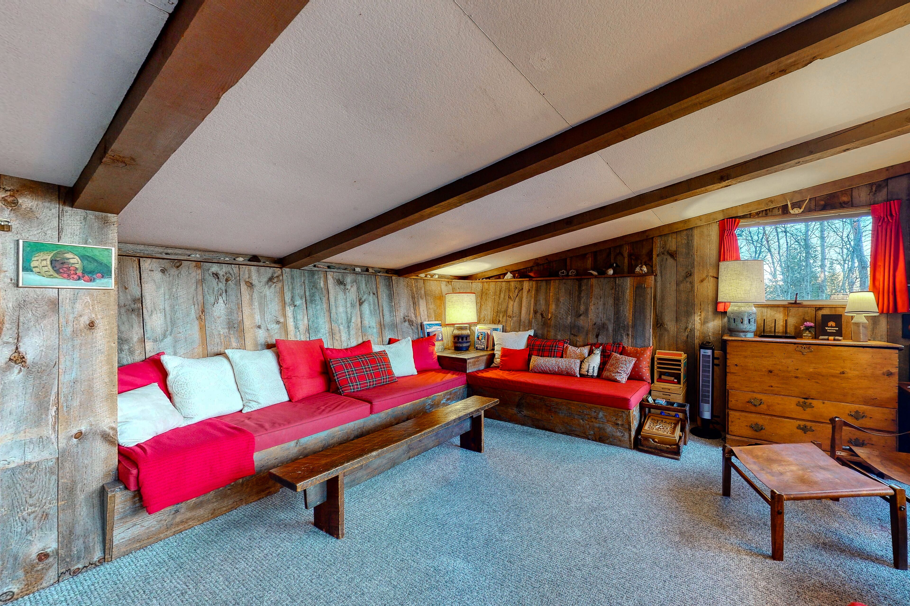Charming cabin w/ mountain views and High-Speed WiFi - near Cannon Mountain