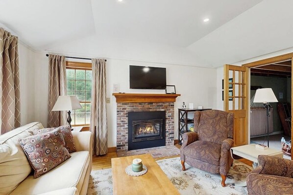 TV, fireplace, foosball, books