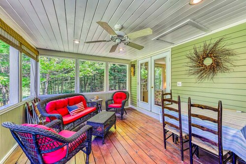 Hiljattain päivitetty mökki w / firepit & takka - koirat tervetulleita!