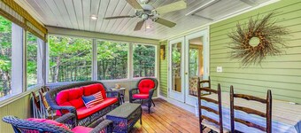 A Cozy, Dog-Friendly Cottage—Fenced Yard, Endless Year Round Adventures