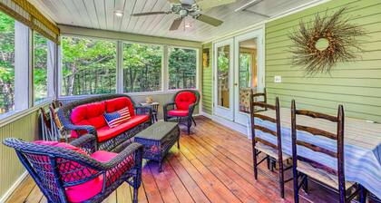 Hiljattain päivitetty mökki w / firepit & takka - koirat tervetulleita!