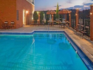 حمّام سباحة خارجي