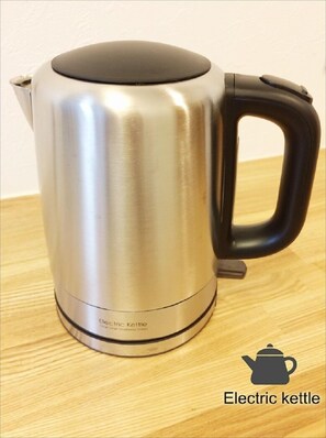 Coffee and/or coffee maker - Good location, 1 minute walk to Kabukicho! (新宿区)