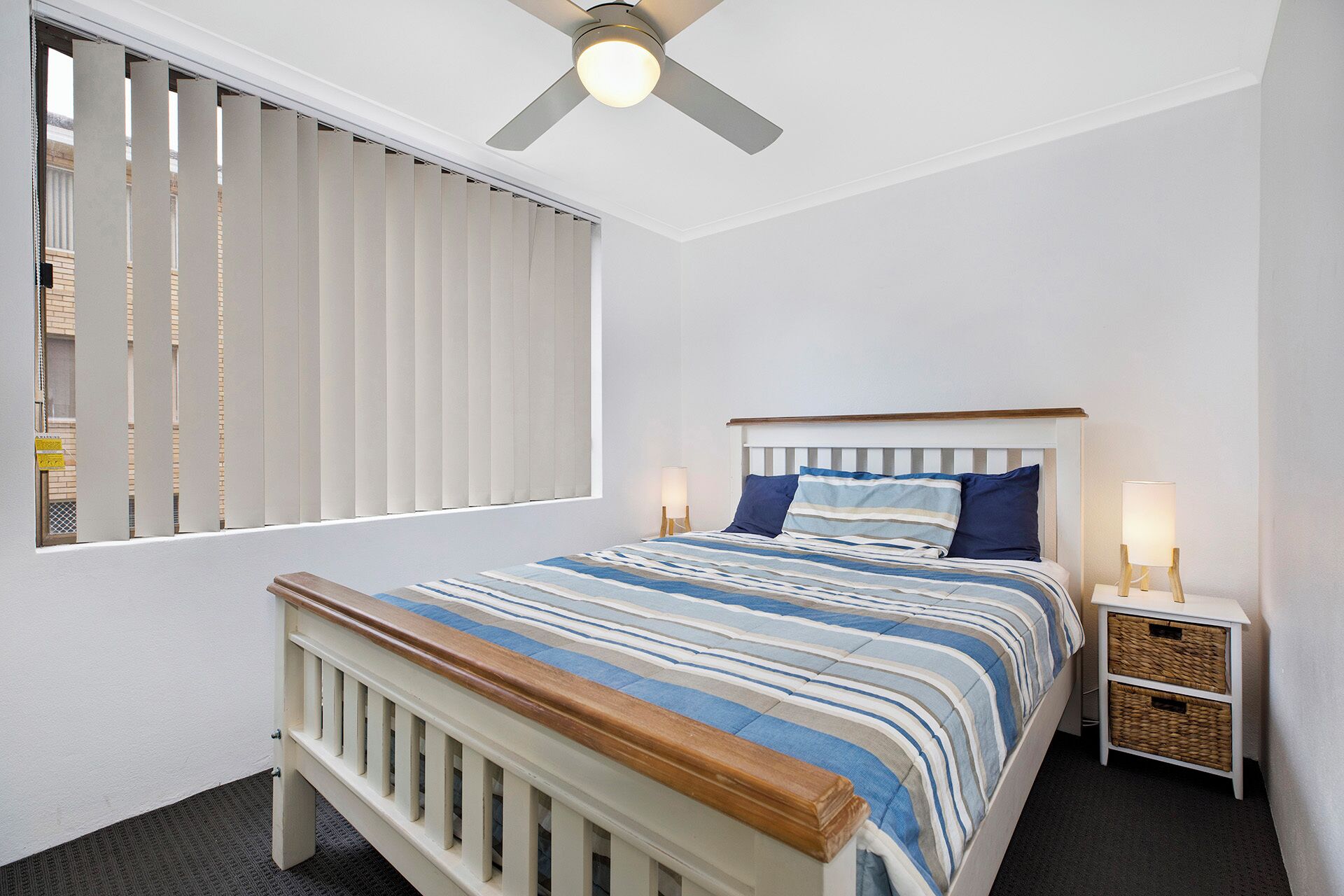 2 habitaciones, tabla de planchar con plancha y ropa de cama 