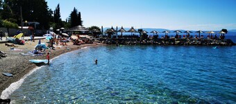 Apartamento NJIVICE *** con Wi-Fi, vista al mar, aire acondicionado, a 200 metros del mar