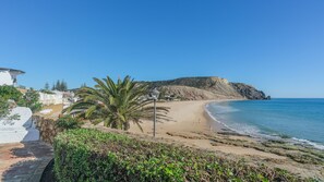 Am Strand, Liegestühle, Strandtücher