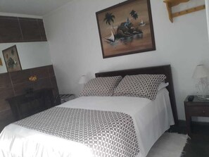 Doppelzimmer | Minibar, Verdunkelungsvorhänge, Bügeleisen/Bügelbrett, kostenloses WLAN