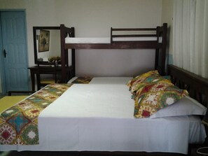 Minibar, blackout drapes, iron/ironing board, free WiFi - Pousada Lazer do Sol (Lucena)