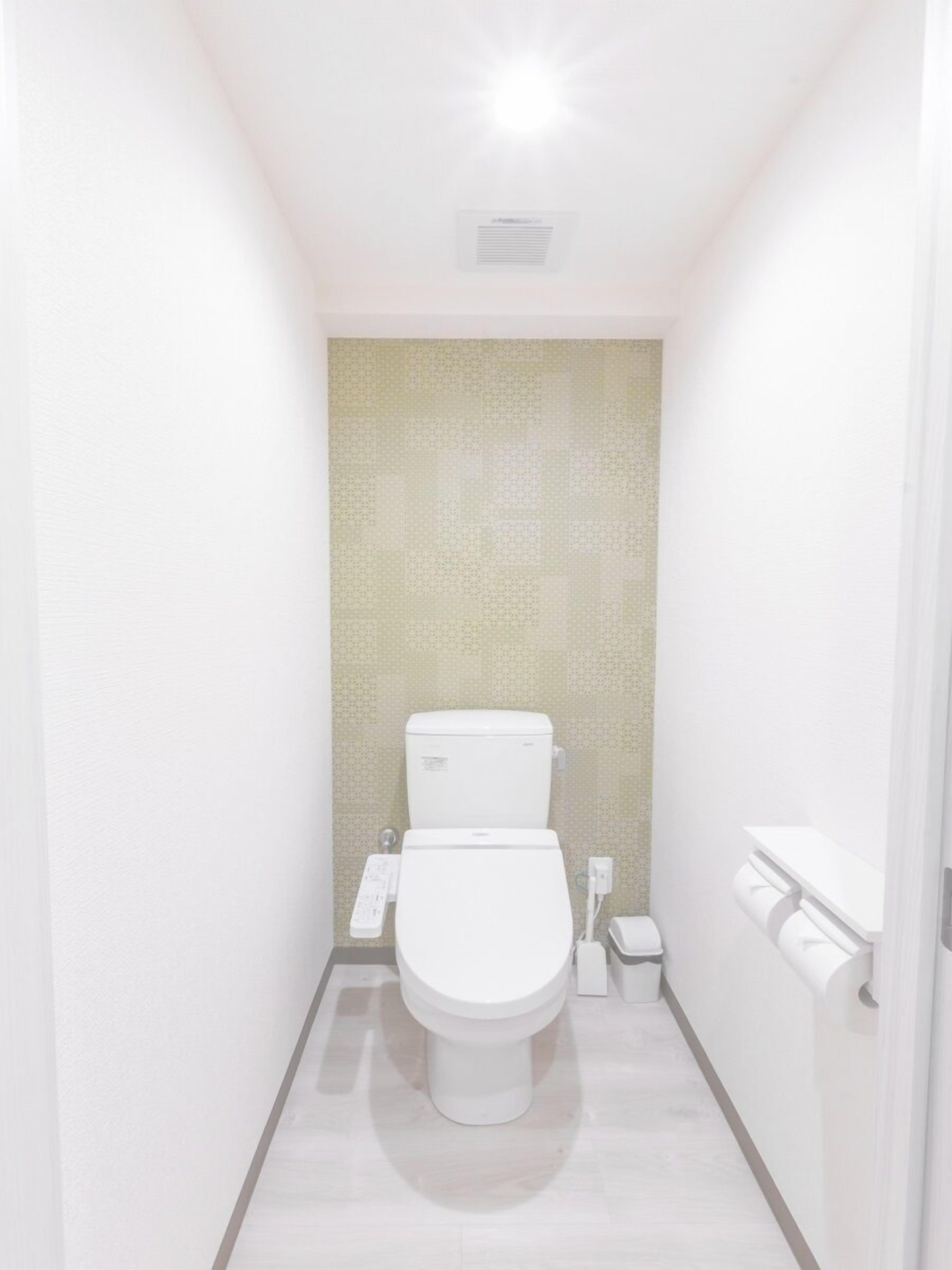 blackout curtains, soundproofing, free wifi, bed sheets