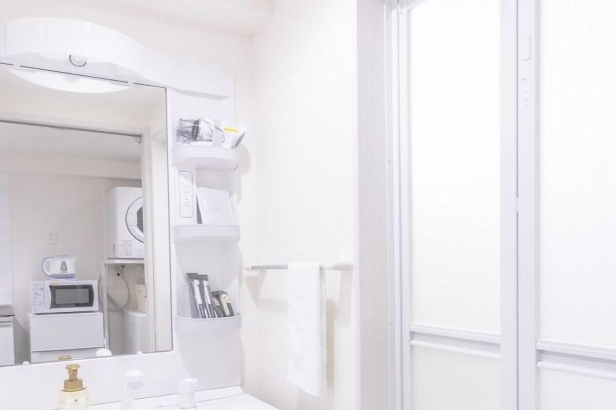 shower, free toiletries, hair dryer, slippers