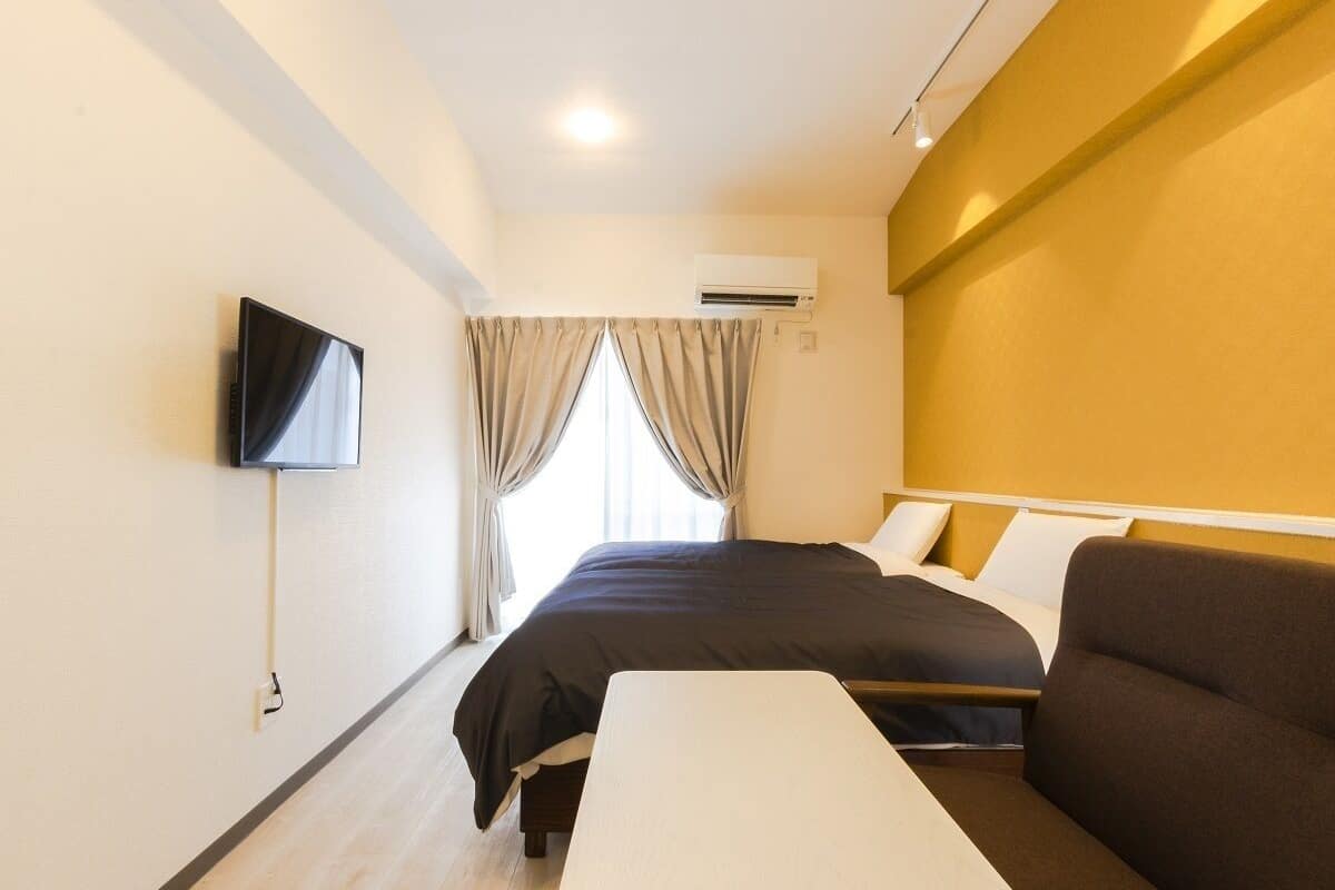 basic twin room | blackout curtains, soundproofing, free wifi, bed sheets