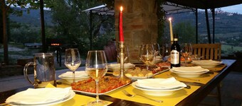 Romantic cottage on a farm with a view of Cortona