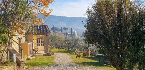 Romantic cottage on a farm with a view of Cortona