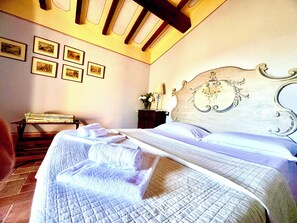 1 chambre, lit parapluie, Wi-Fi, draps fournis