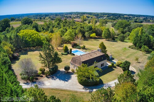 Propriété spacieuse, dans parc arboré- sans vis à vis Monpazier- Piscine privée