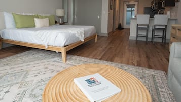 Iron/ironing board, free WiFi, bed sheets