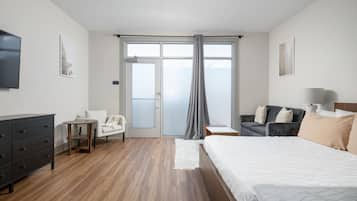 BĂŒgeleisen/BĂŒgelbrett, kostenloses WLAN, BettwĂ€sche