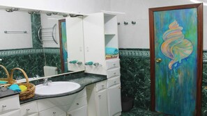 Bathtub, hair dryer, bidet, towels