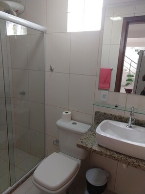 Combined shower/bathtub