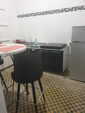 冰箱、微波炉、炉灶、电热水壶