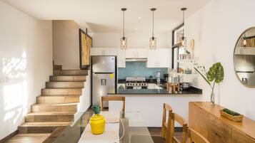 Tannah Luxury Villa Encanto | Private kitchen | Full-size fridge, microwave, oven, stovetop